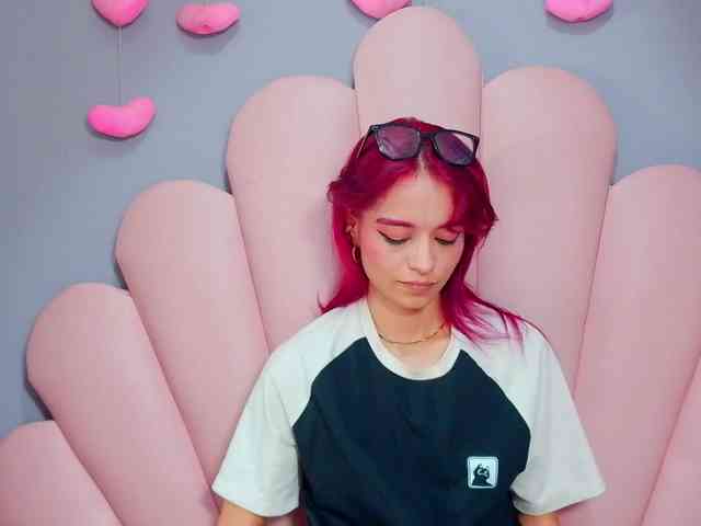 LUCY_MILLER webcam