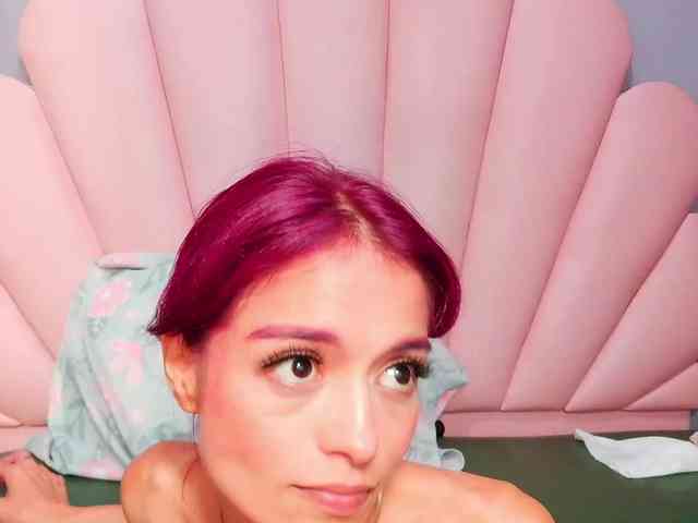 LUCY_MILLER webcam