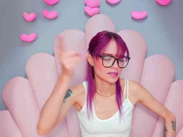 LUCY_MILLER webcam