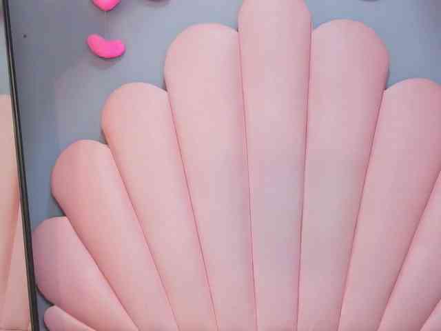 LUCY_MILLER webcam