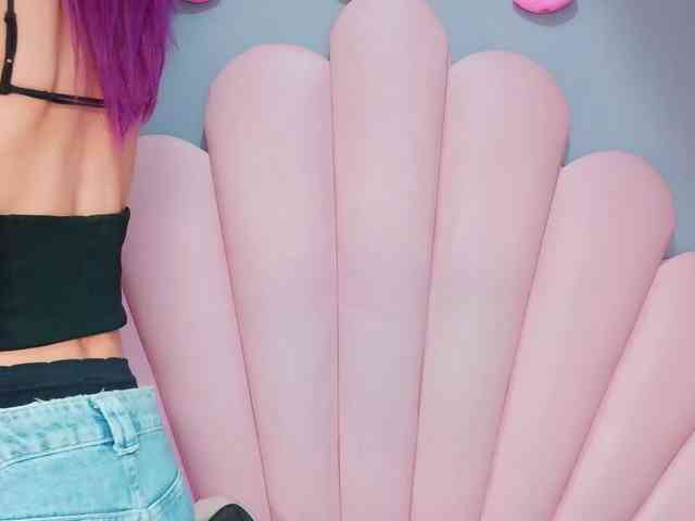 LUCY_MILLER webcam