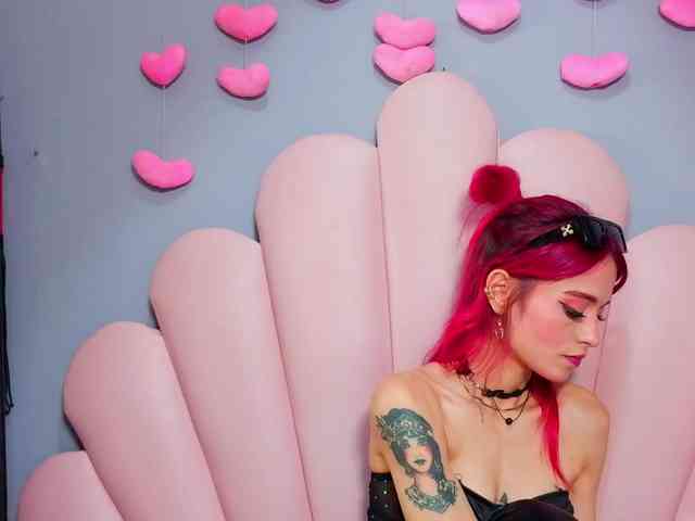 LUCY_MILLER webcam