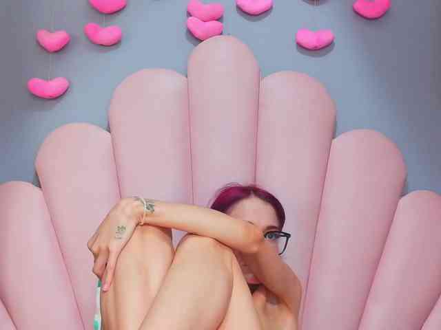 LUCY_MILLER webcam