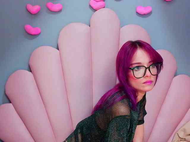 LUCY_MILLER webcam