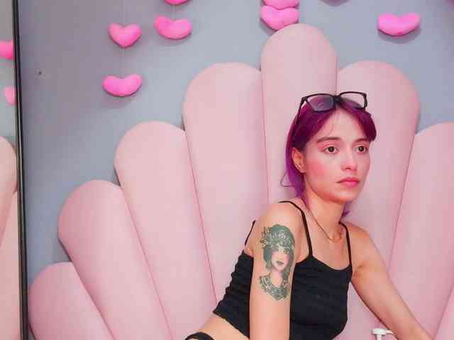 LUCY_MILLER webcam