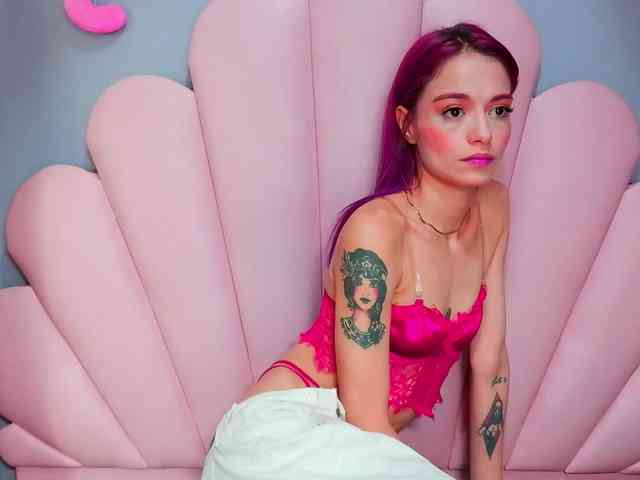 LUCY_MILLER webcam