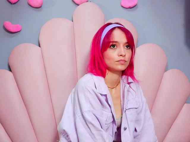 LUCY_MILLER webcam