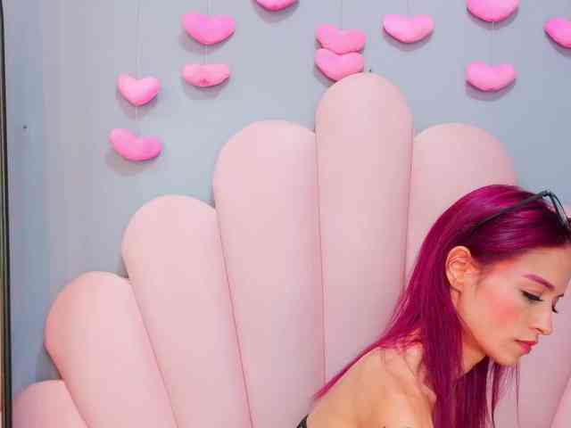 LUCY_MILLER webcam