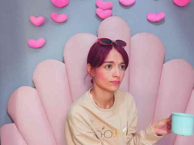 LUCY_MILLER webcam