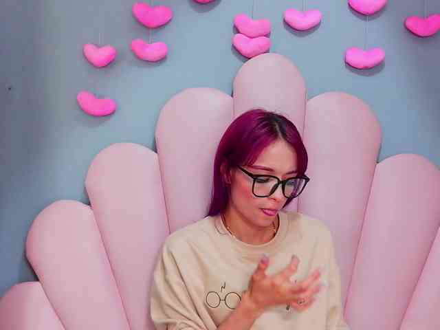 LUCY_MILLER webcam