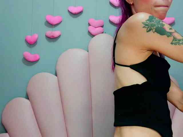 LUCY_MILLER webcam