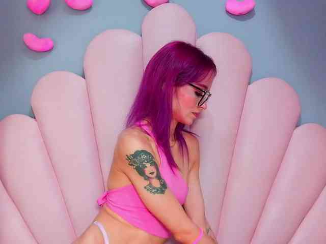 LUCY_MILLER webcam