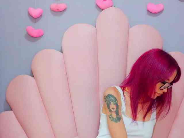 LUCY_MILLER webcam