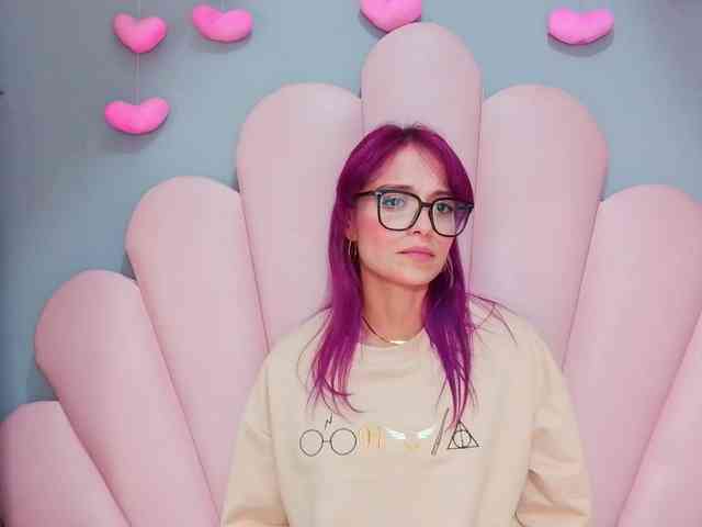 LUCY_MILLER webcam