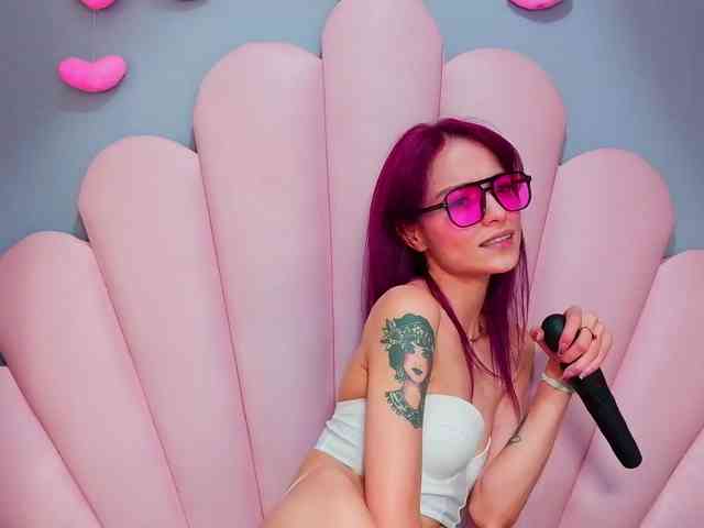 LUCY_MILLER webcam