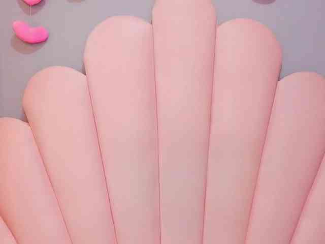 LUCY_MILLER webcam