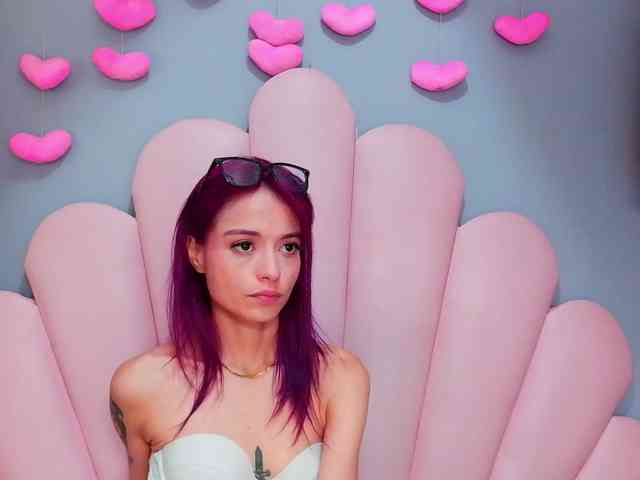 LUCY_MILLER webcam