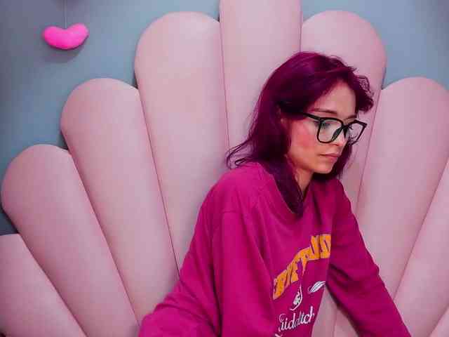 LUCY_MILLER webcam