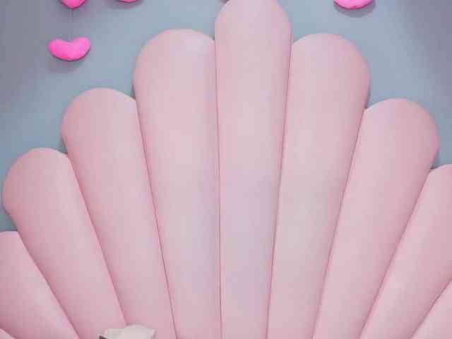 LUCY_MILLER webcam