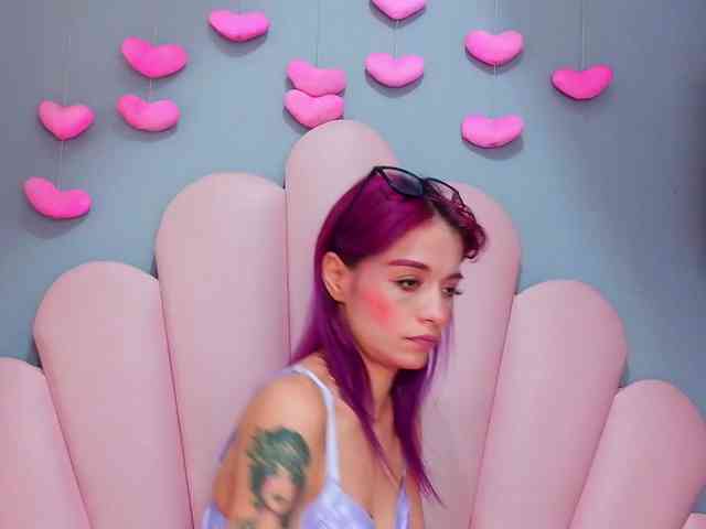 LUCY_MILLER webcam