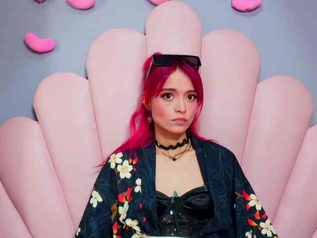 LUCY_MILLER webcam
