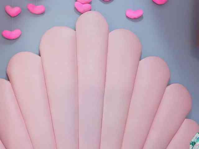 LUCY_MILLER webcam