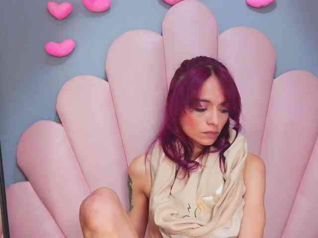 LUCY_MILLER webcam