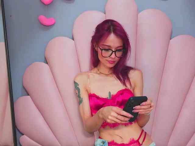 LUCY_MILLER webcam