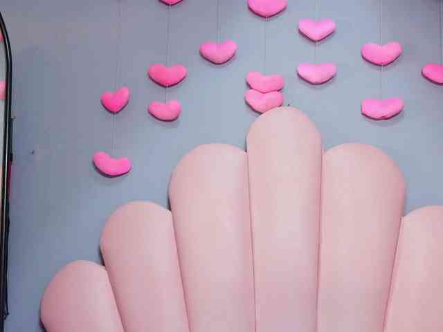 LUCY_MILLER webcam