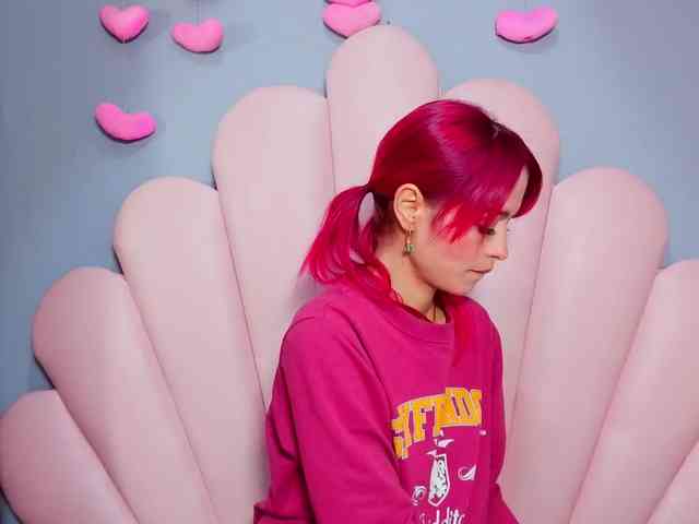LUCY_MILLER webcam