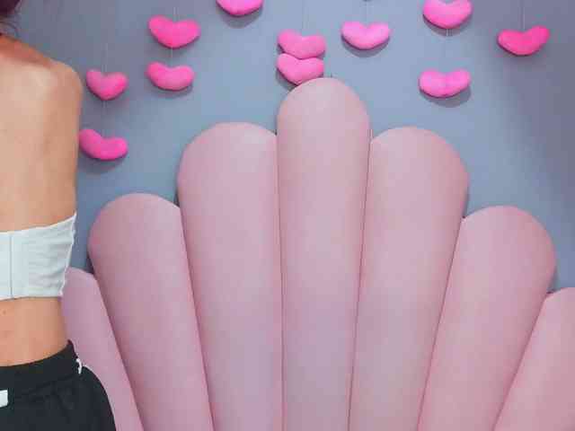 LUCY_MILLER webcam