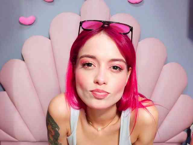 LUCY_MILLER webcam