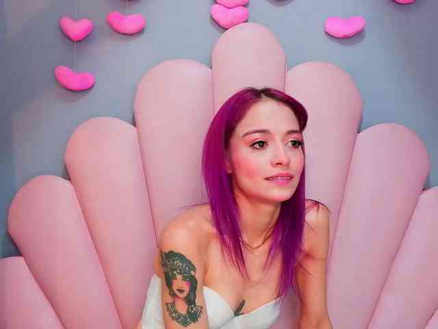 LUCY_MILLER webcam