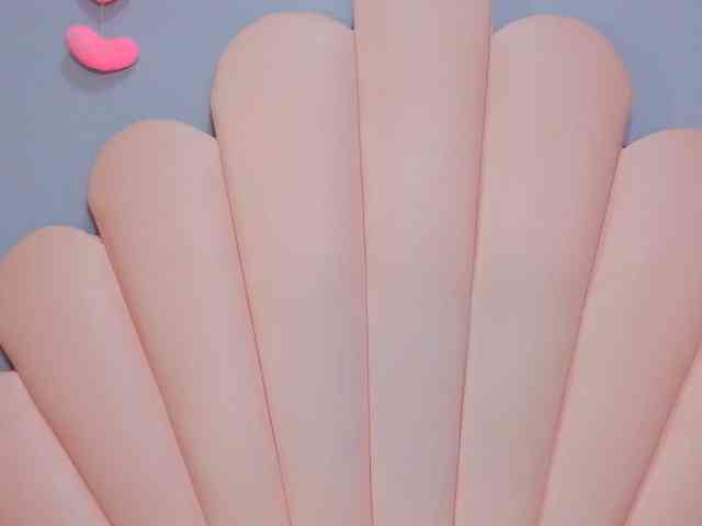 LUCY_MILLER webcam