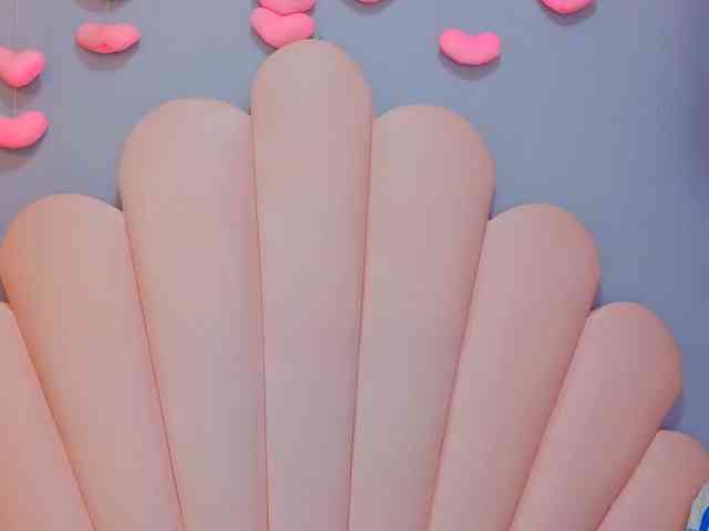 LUCY_MILLER webcam