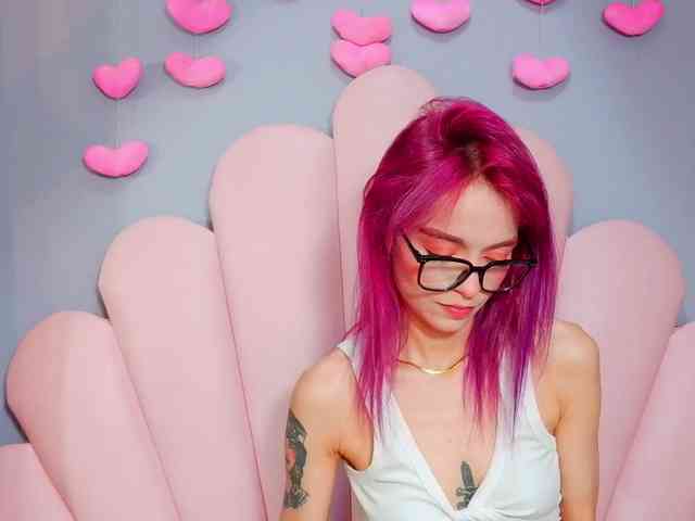 LUCY_MILLER webcam