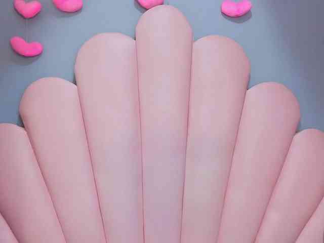 LUCY_MILLER webcam