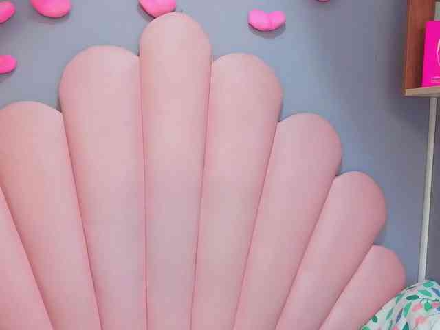 Lucy_miller's cam show statistics and live stream