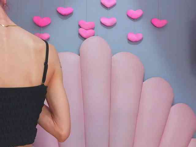 LUCY_MILLER webcam