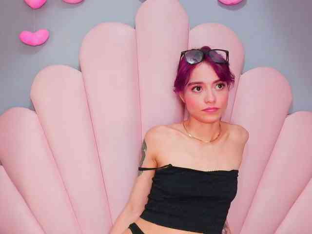 LUCY_MILLER webcam