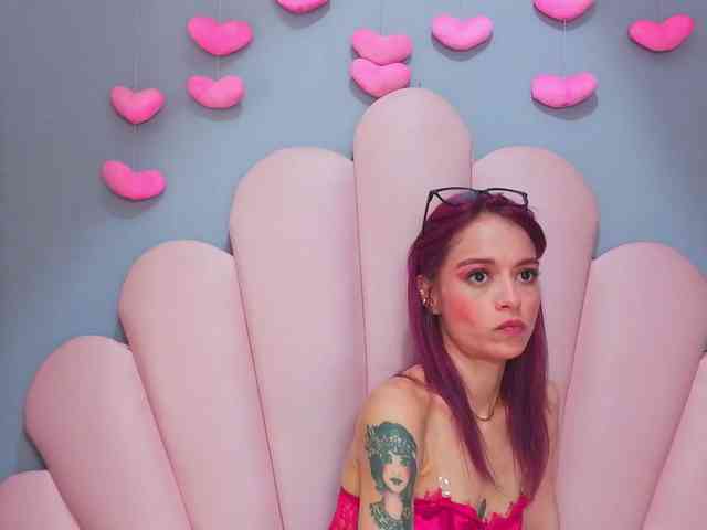 LUCY_MILLER webcam