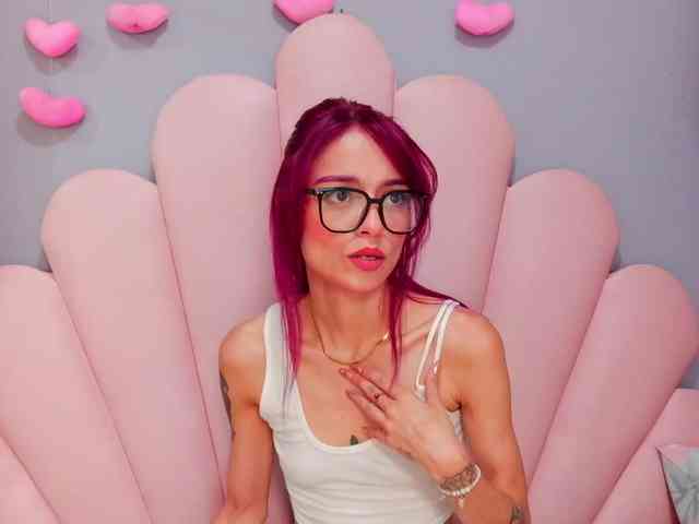 LUCY_MILLER webcam
