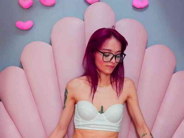 LUCY_MILLER webcam