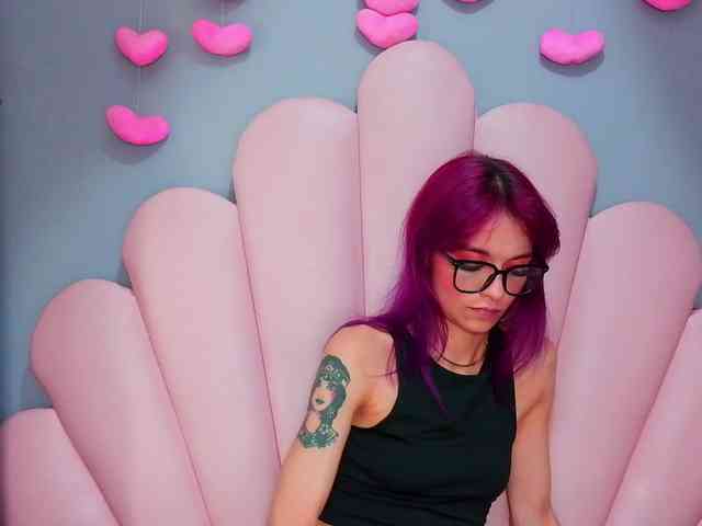 LUCY_MILLER webcam