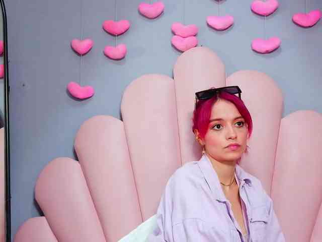 LUCY_MILLER webcam