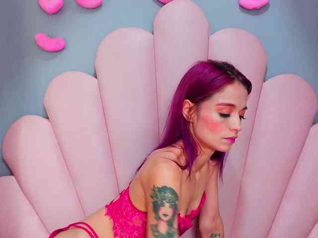 LUCY_MILLER webcam