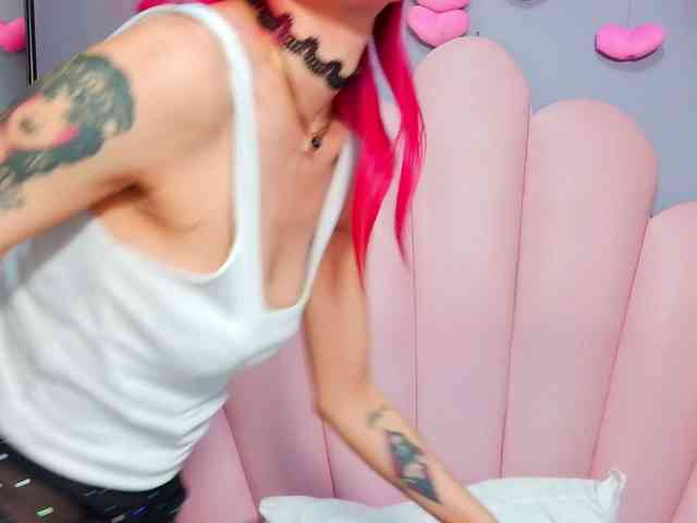 LUCY_MILLER webcam