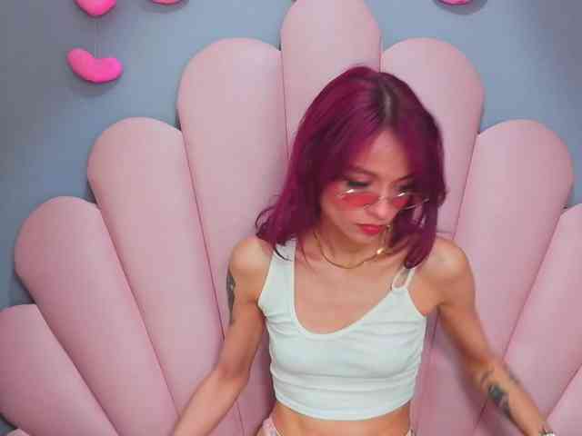 lucy_miller's live room