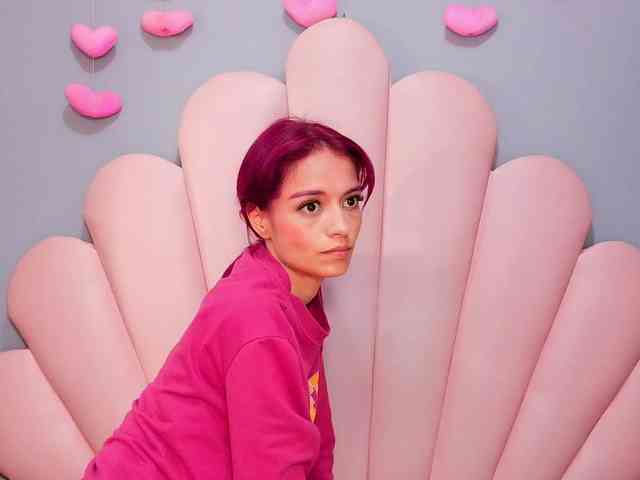 LUCY_MILLER webcam