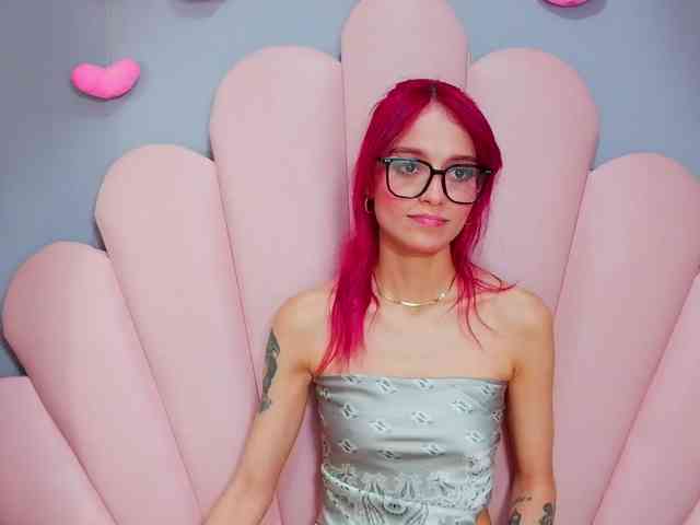 LUCY_MILLER webcam